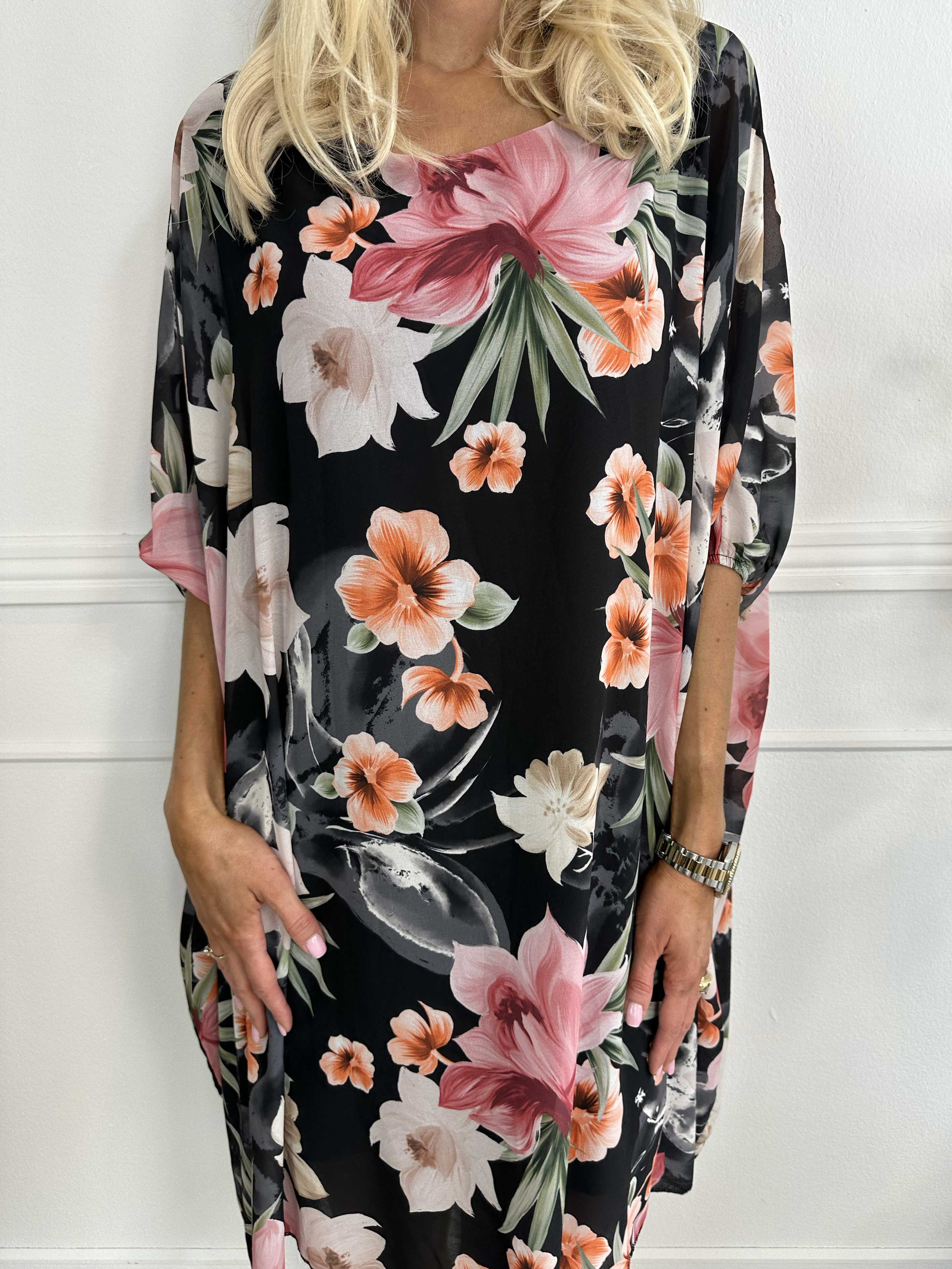 Sabine - Söt klänning med fladdermusärmar